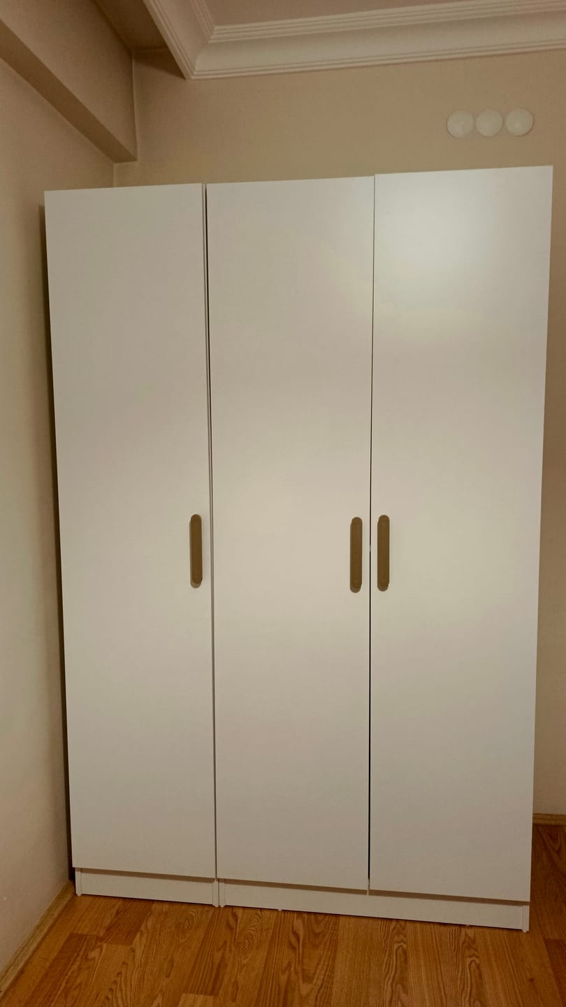 Customer photo review of Rani BA164 Gardırop Elbise Dolabı 3 Kapaklı 6 Raflı 2 Askılı Modüler Dolap Beyaz