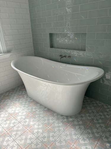 Jillian H. review of Victoria + Albert Toulouse 1800 Bath, Gloss White image 1 out of 1