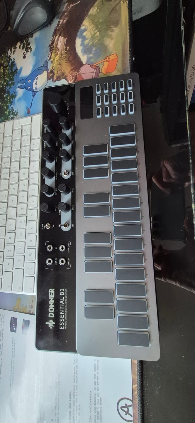 Customer photo review of Donner Essential B1 Synthétiseur de basse analogique