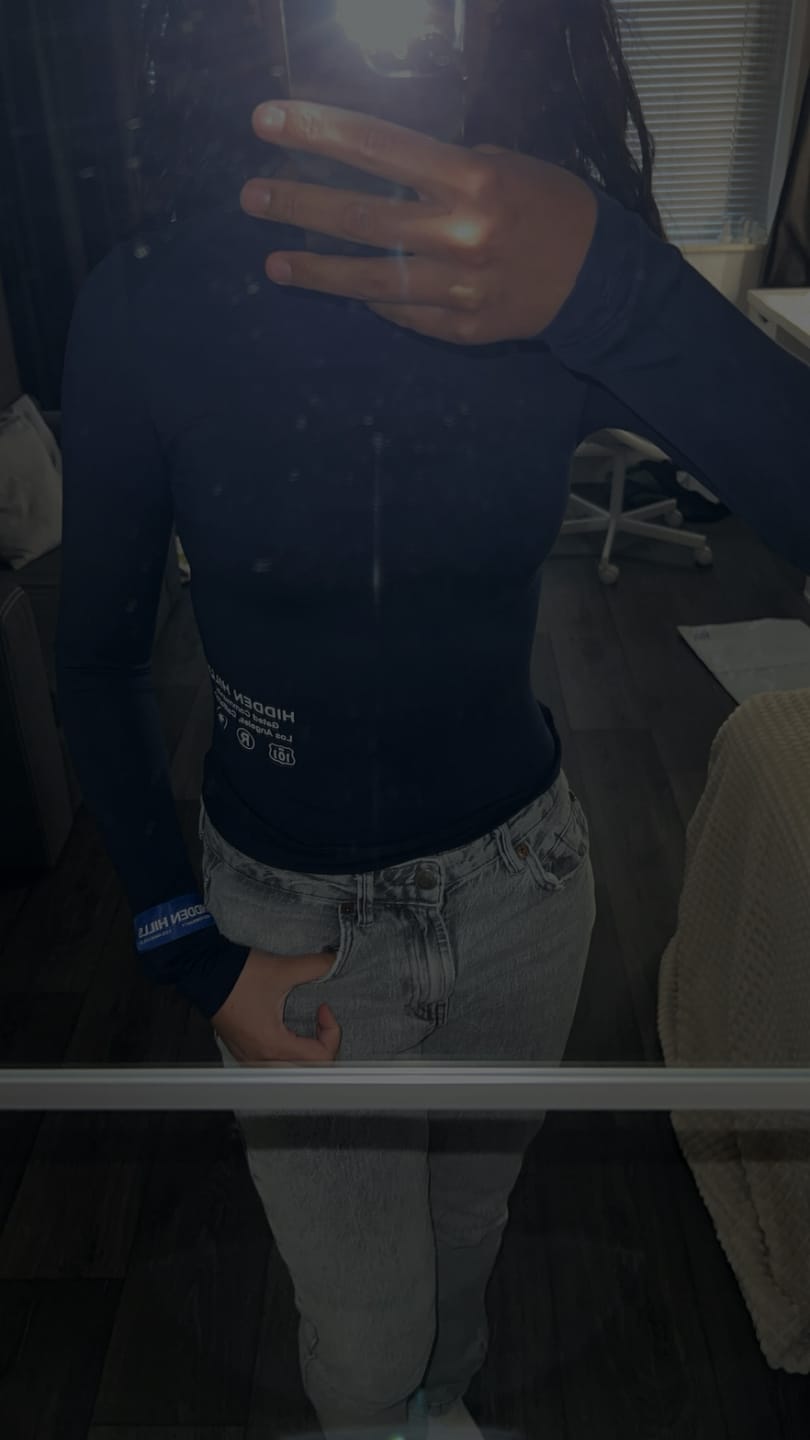 Customer photo review of LABEL LONGSLEEVE TOP NAVY