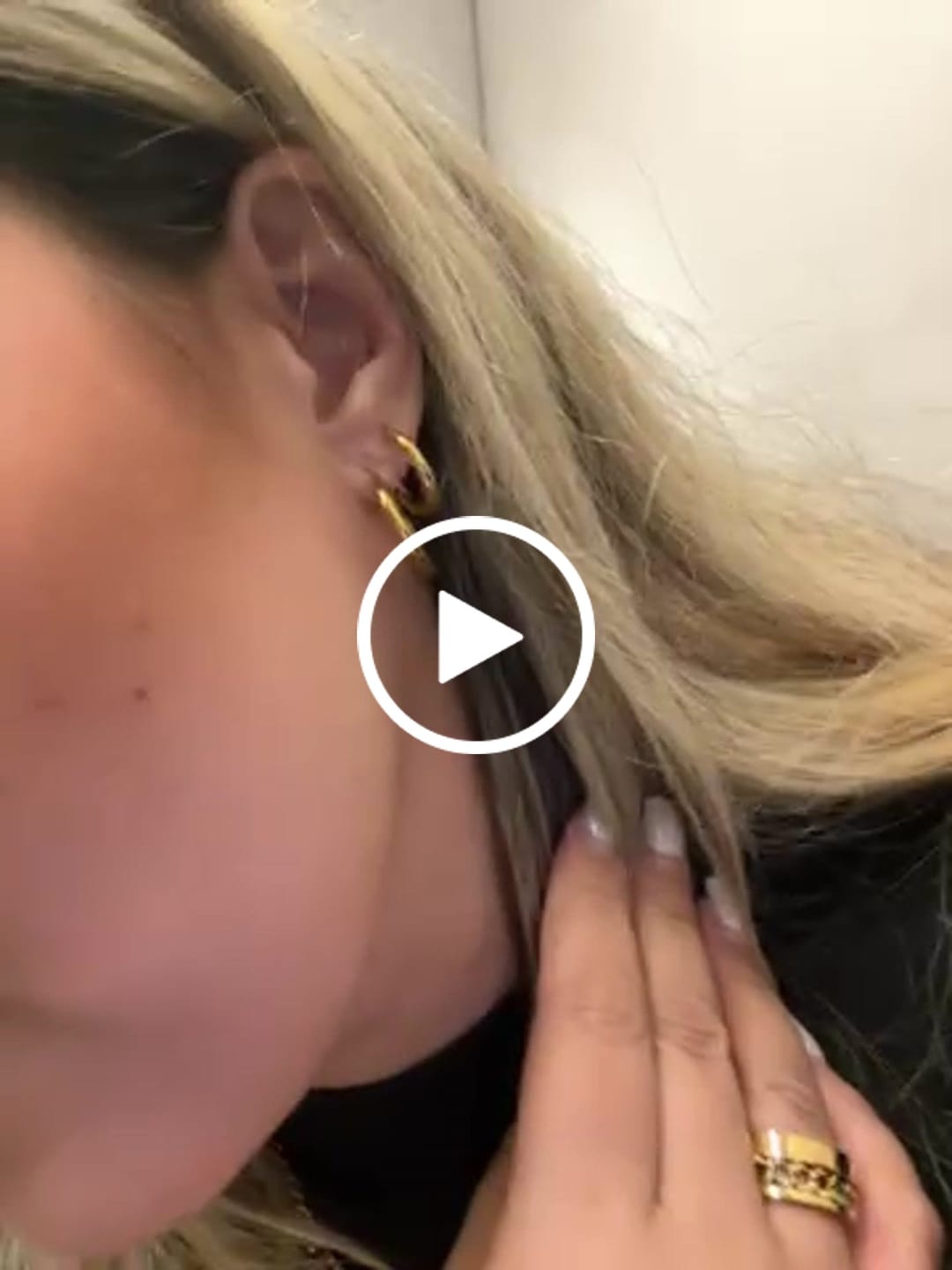 Customer video review of Brinco Trio de Argolas Banhado em Ouro 18K
