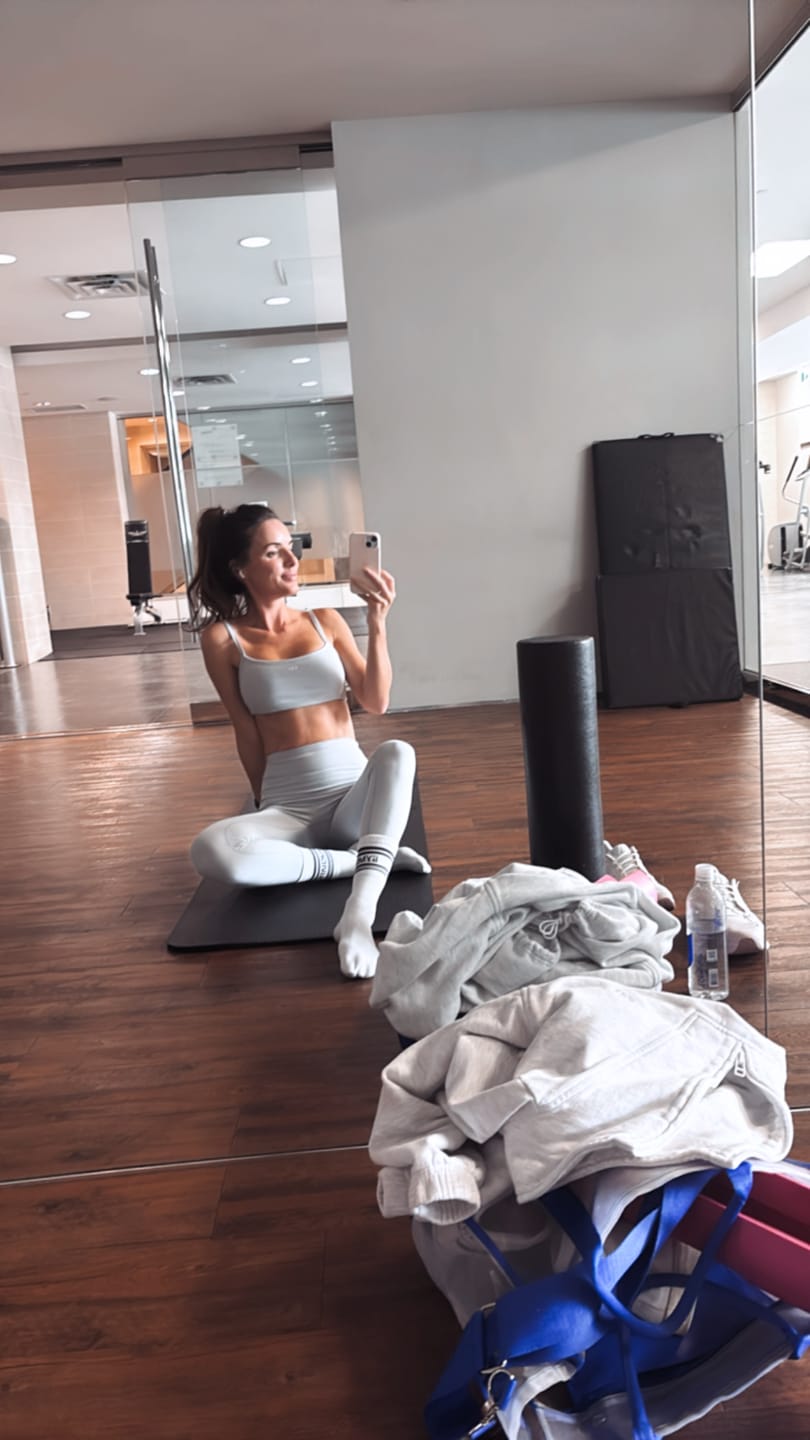 Customer photo review of The Essentials Legging / Heather-Grey