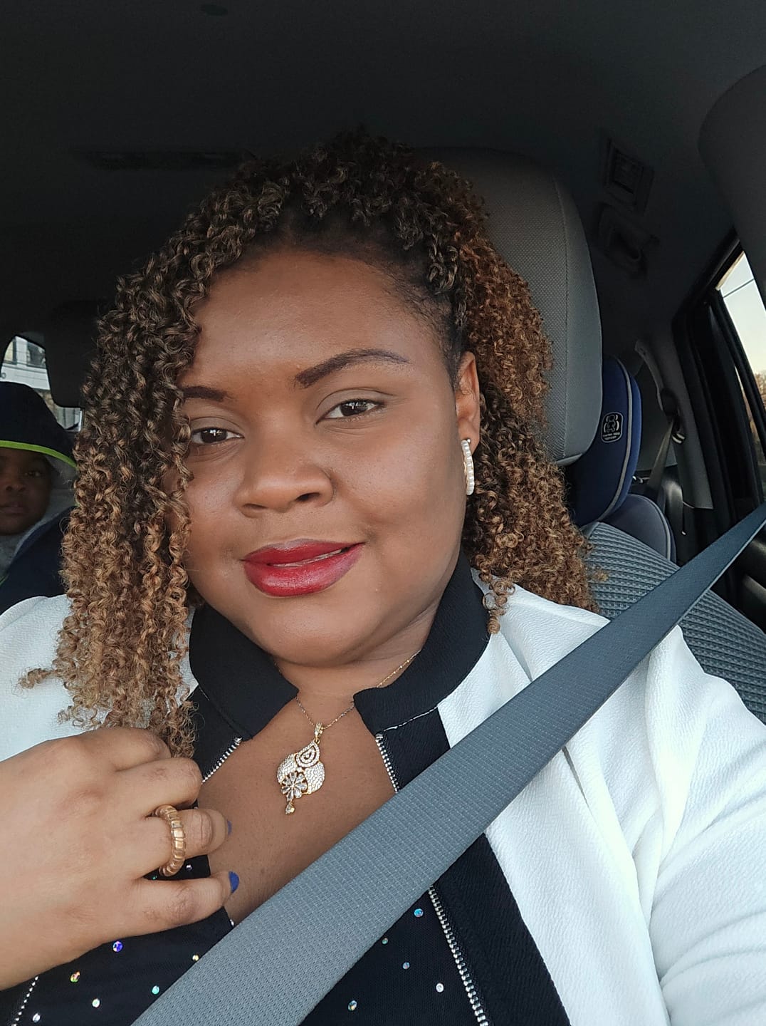 Customer photo review of Zury Sis V11 Mini Twist Crochet Loop Braids - YANKY TWIST 9"/10"/11"