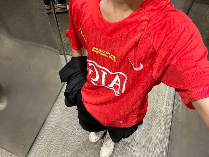 Customer photo review of MANCHESTER UNITED 07/08 HOME JERSEY CHAMPIONS LEAGUE EDITION