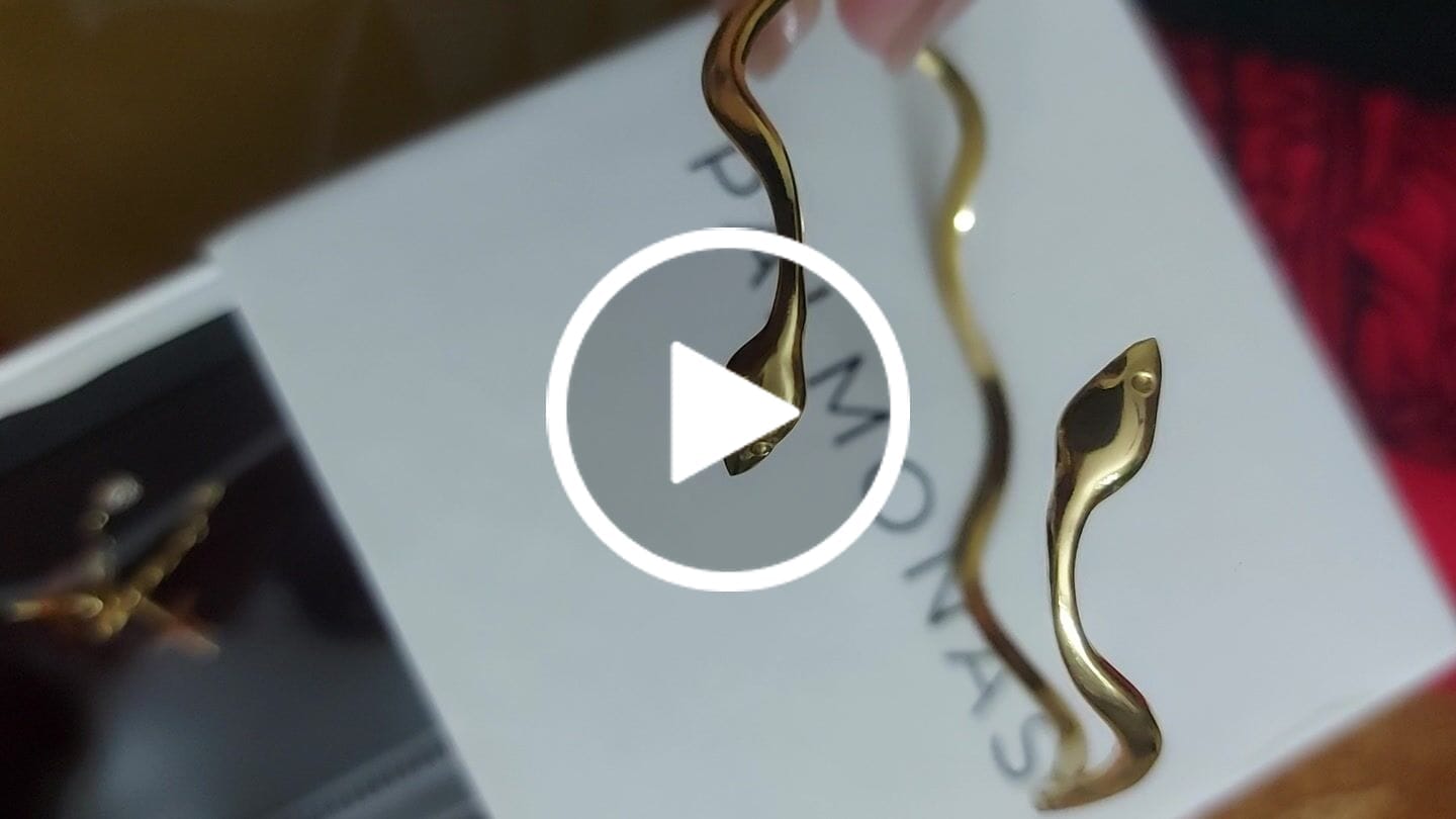 Customer video review of Minimalist Golden Ripple Snake Bracelet