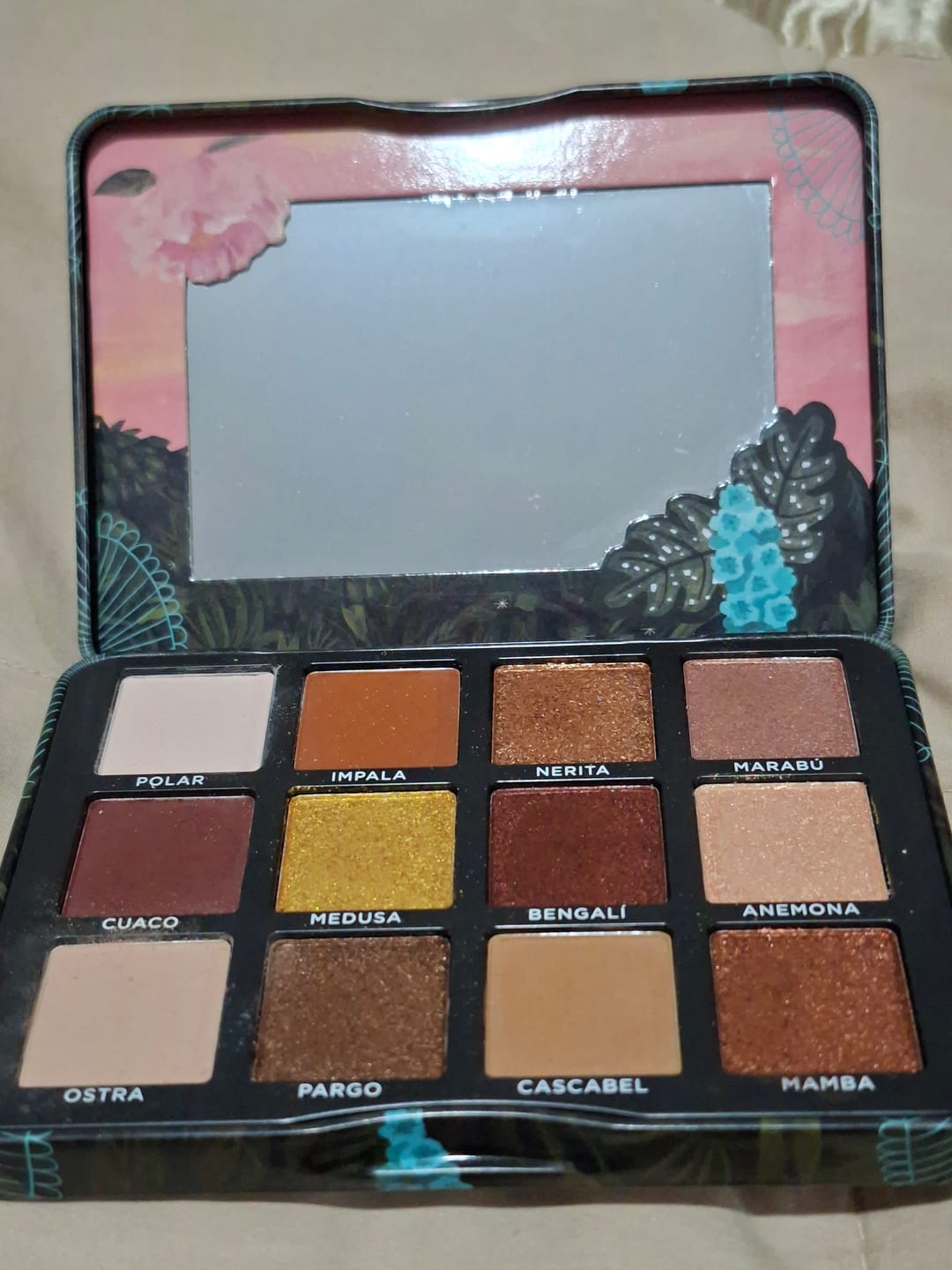 Customer photo review of Set de Sombras Fauna con 12 tonos