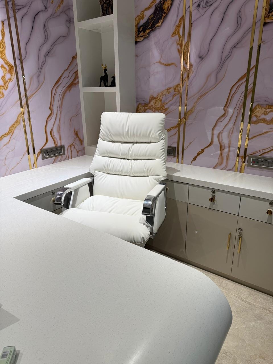 Customer photo review of Ettorez FORTUNA Premium Leatherette Chair