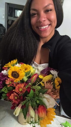 Customer photo review of CurlyMe Pre-bleached Kinky Straight Hair Wear Go Glueless Wig 7x5 Pre-cut HD Lace Pre-plucked