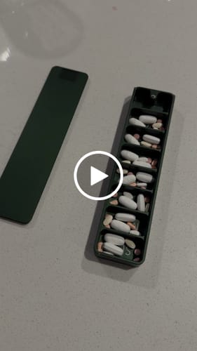 Customer video review of Weekly Case