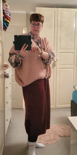 Nicole P. review of Strickjacke Wohlfühlwunder Alt Rose One Size image 1 out of 1
