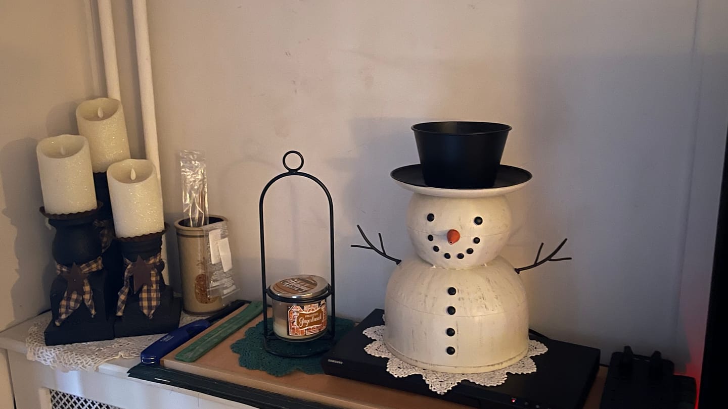 Customer photo review of Frosty Tin Snowman