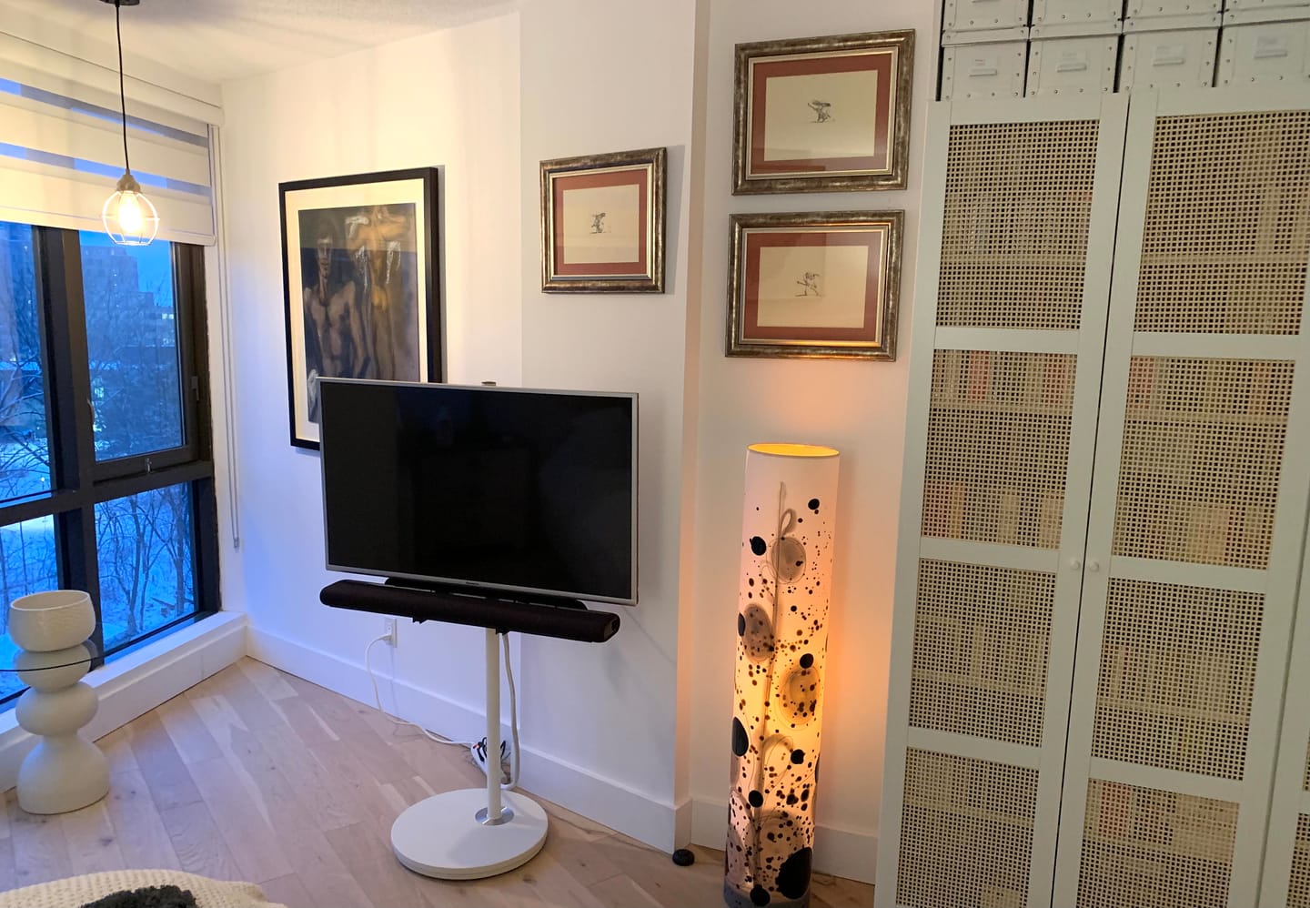 Customer photo review of Master V2 FT48 TV Stand