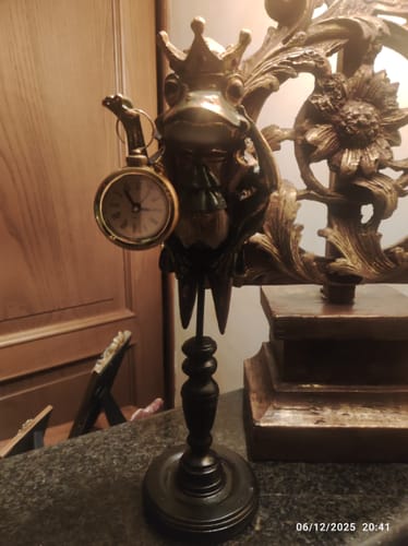 Customer photo review of Statuina di Ranocchio con Corona e Orologio Vintage