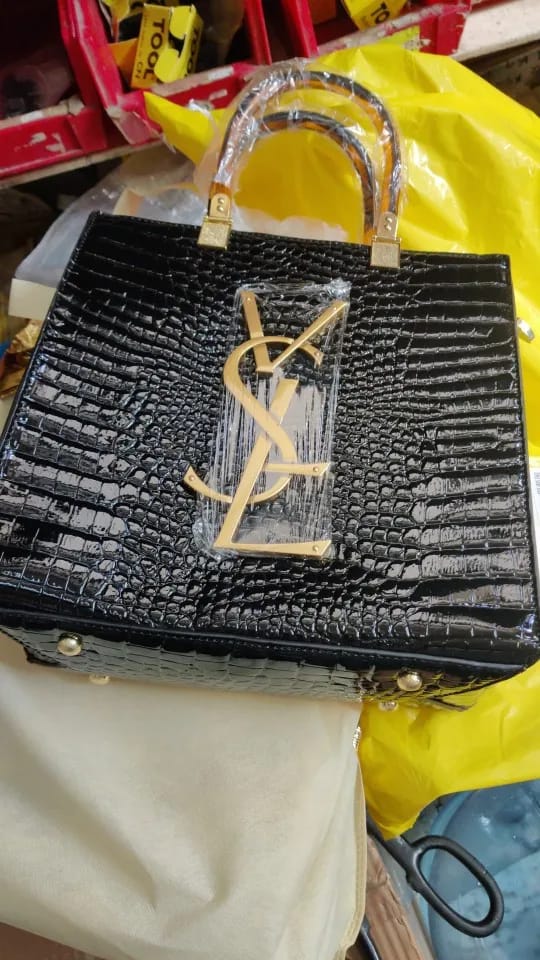 Customer photo review of High-end handbag, 2025 new style fashionable crocodile print women's bag, middle-aged mother's bag, grand crossbody bag