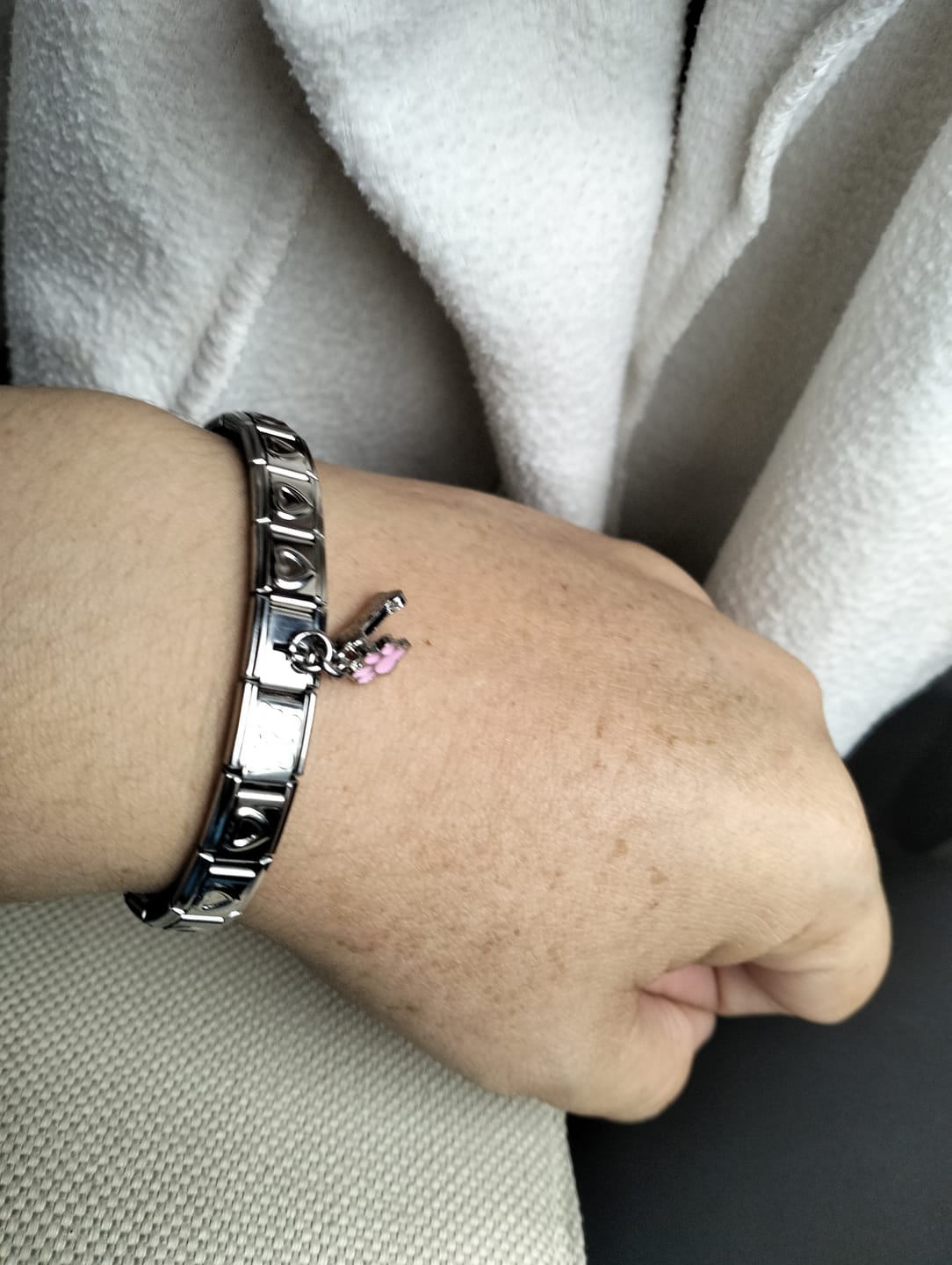 Customer photo review of Charm Colgante Huella perrito