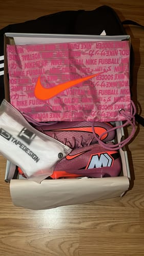 Customer photo review of Vapor 16 FG - Scary Good - Rose/Orange