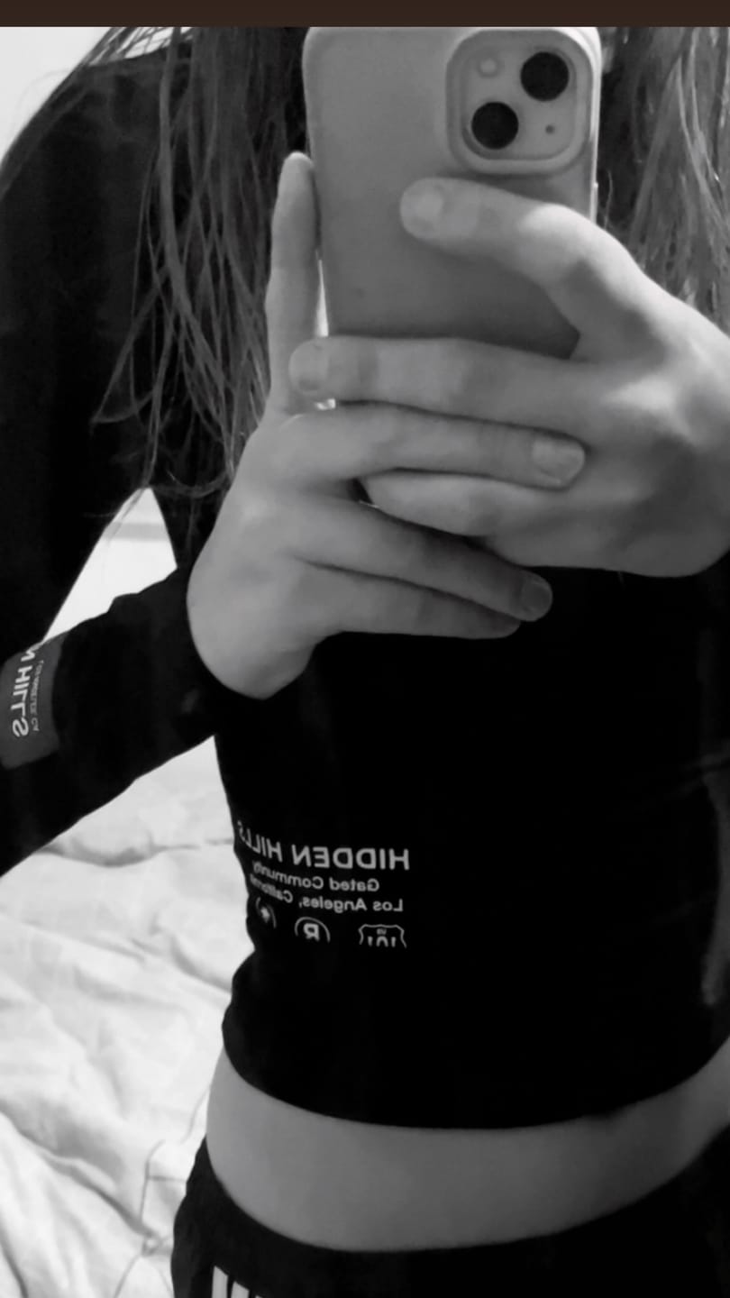 Customer photo review of LABEL LONGSLEEVE TOP BLACK