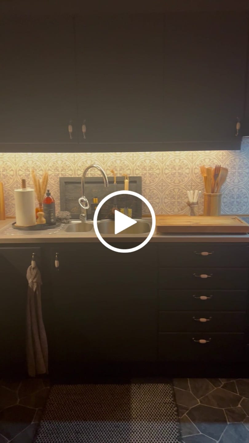 Customer video review of Tavira antikk selvklebende fliser