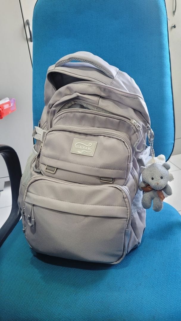 Customer photo review of Mochila Unissex Impermeável com porta-chaves Versátil