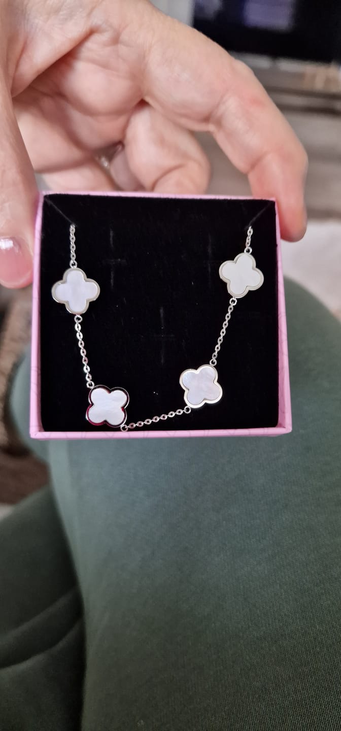 Customer photo review of Clover Perlmutt Armband | 18K vergoldet