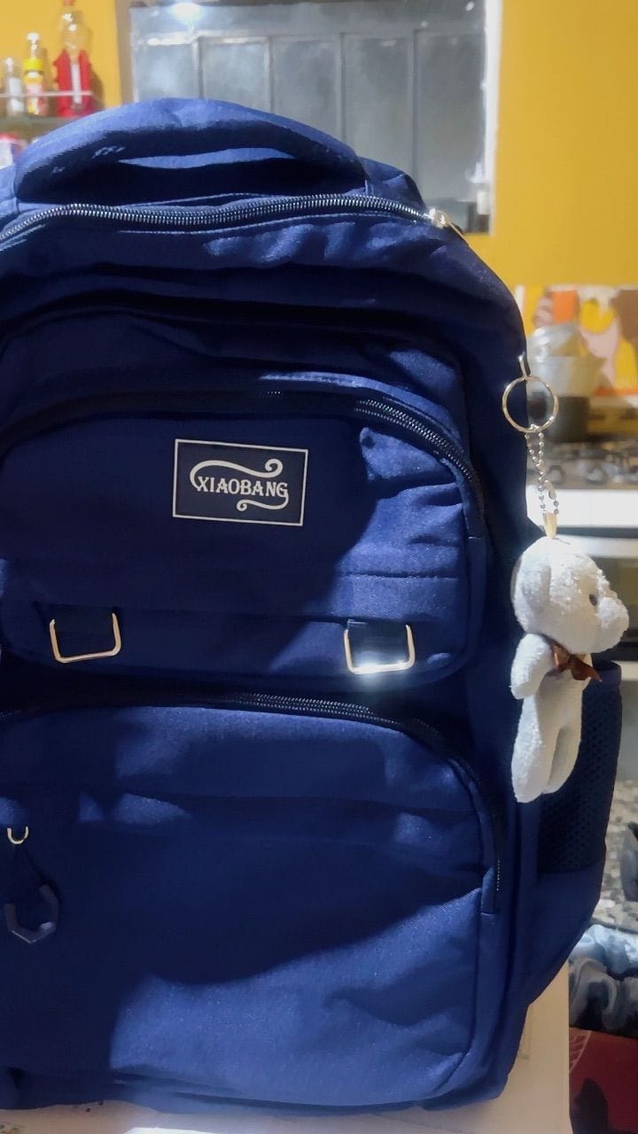 Customer photo review of Mochila Unissex Impermeável com porta-chaves Versátil