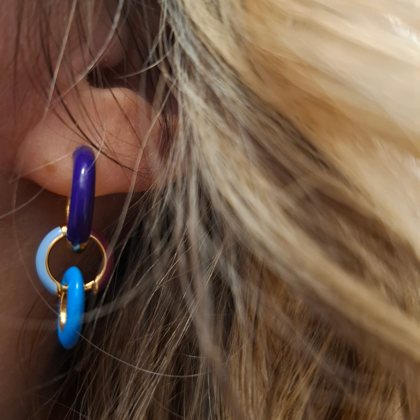 Customer photo review of Orecchino HOOP COLOR - Cloud