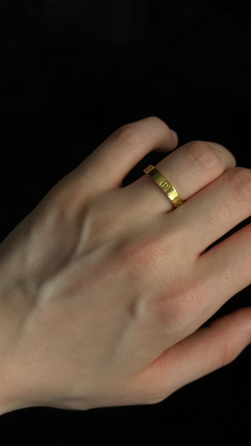 Customer photo review of Crossed Arianna Ring | 18K vergoldet