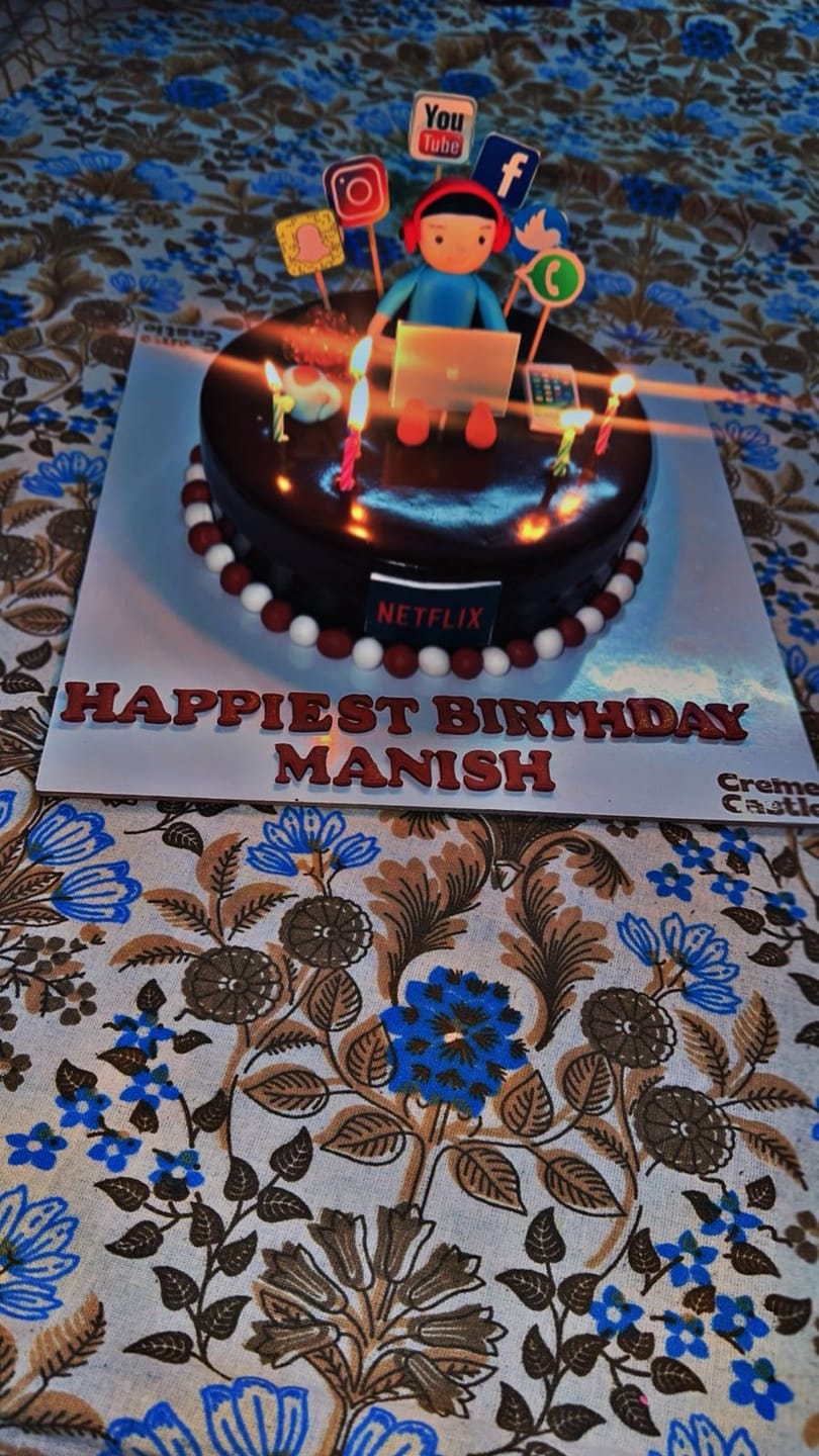 Customer photo review of Social Media Lover Cake