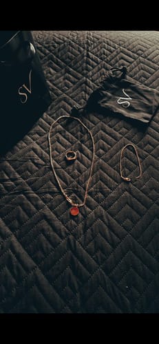 Reseña con foto de un cliente sobre Totem Classic Pendant Oro
