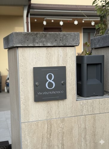 Customer photo review of Numero civico in alluminio modello Noir Square