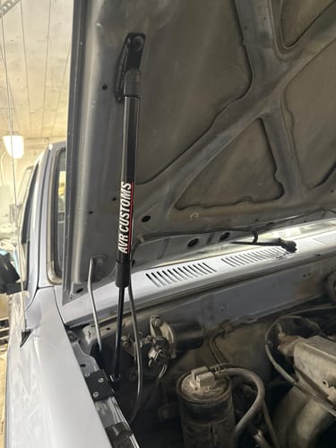 Customer photo review of 1989-1995 Toyota Pickup/ 4Runner EZ Lift Hood Struts
