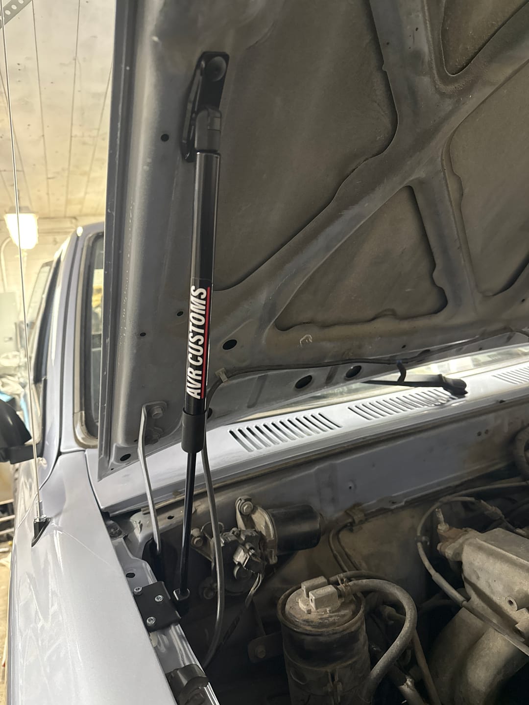 Customer photo review of 1989-1995 Toyota Pickup/ 4Runner EZ Lift Hood Struts