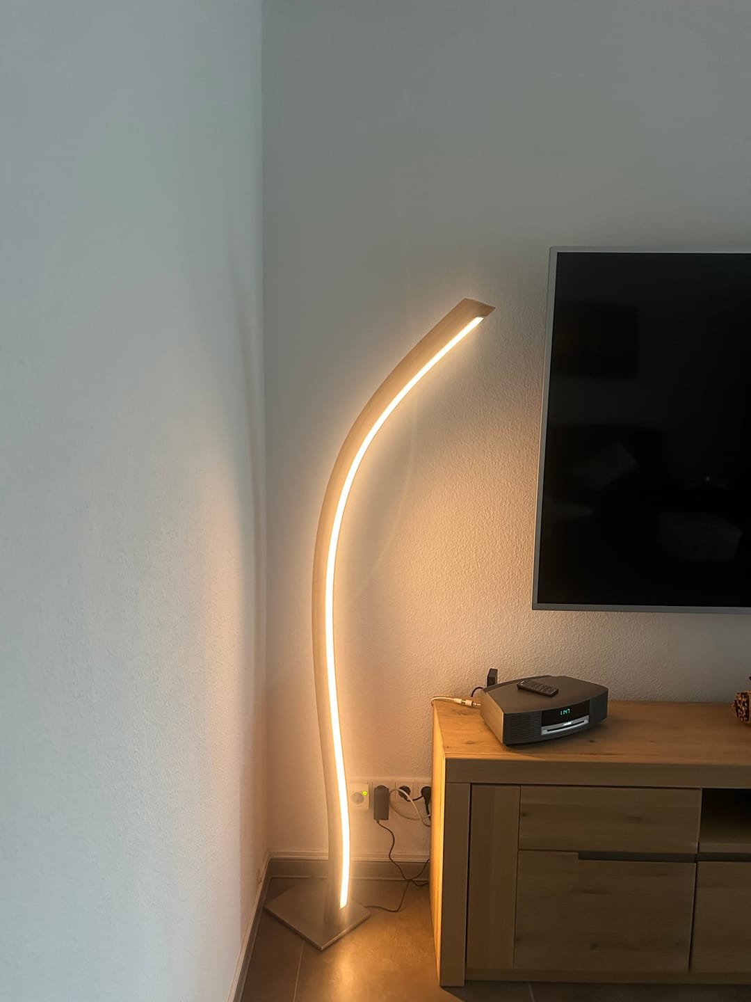 Customer photo review of Designer Stehlampe aus Massivholz, LED-Leuchte doppelt geschwungen - Fulgor