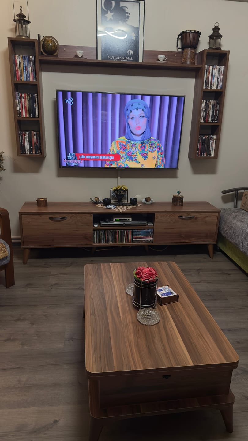 Customer photo review of Rani A9 Duvar Raflı Tv Ünitesi Kitaplıklı Tv Sehpası Duvara Monte Raflı Modern Ayaklı 180 cm Minyatür Ceviz M5