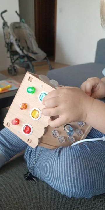 Customer photo review of בית מונטסורי לגיל 3+ עם אורות וכפתורים