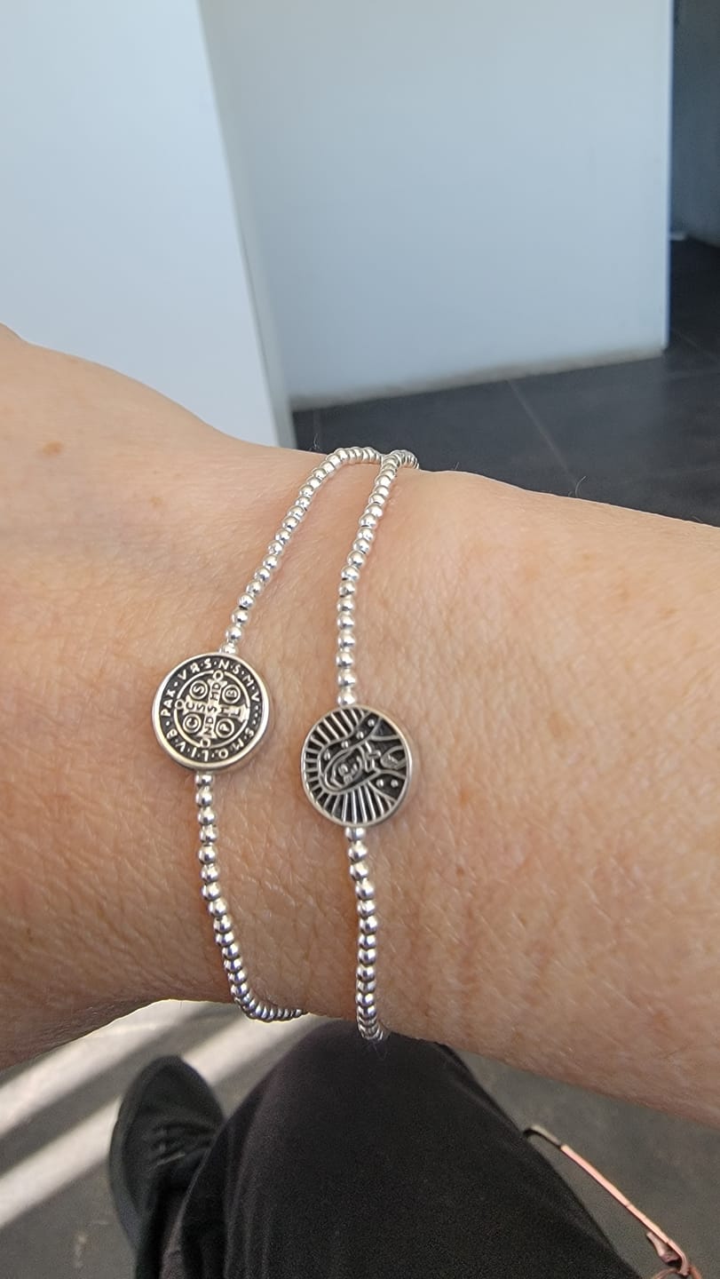 Customer photo review of 2 Pulseras San Benito y Virgen de Guadalupe