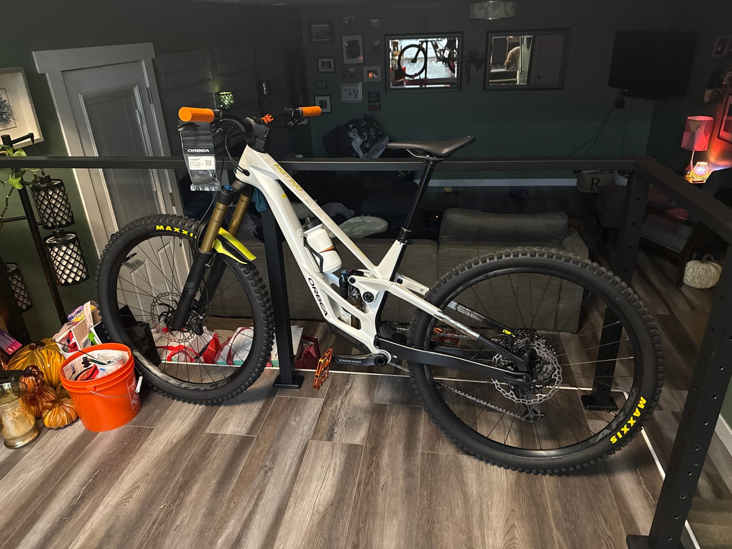 Customer photo review of Fox 36/38 Bolt-On Short Fender Decal Kit