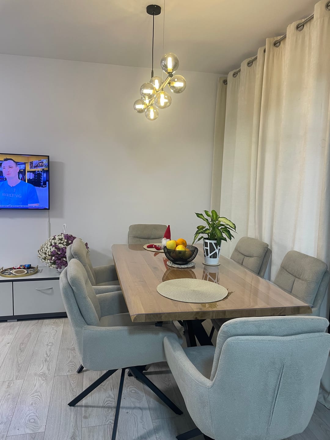 Customer photo review of Scaun rotativ K536, bej/negru, stofa clasica/metal, 62x68x85 cm