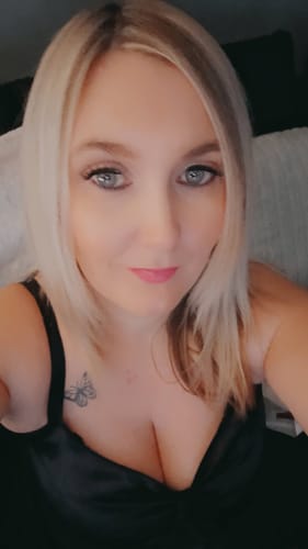 Reviewer wearing the Lazy Girl Pre-Glued Half Lashes, which look dark and full, creating a winged effect on her eyes.
