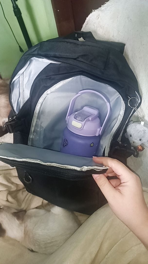 Customer photo review of Mochila Unissex Impermeável com porta-chaves Versátil