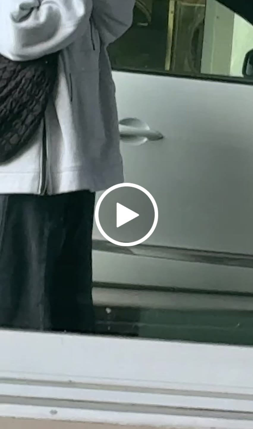 Customer video review of Sweat oversize à capuche "PEACEFULL HOODIE" - OUMMI BASICS