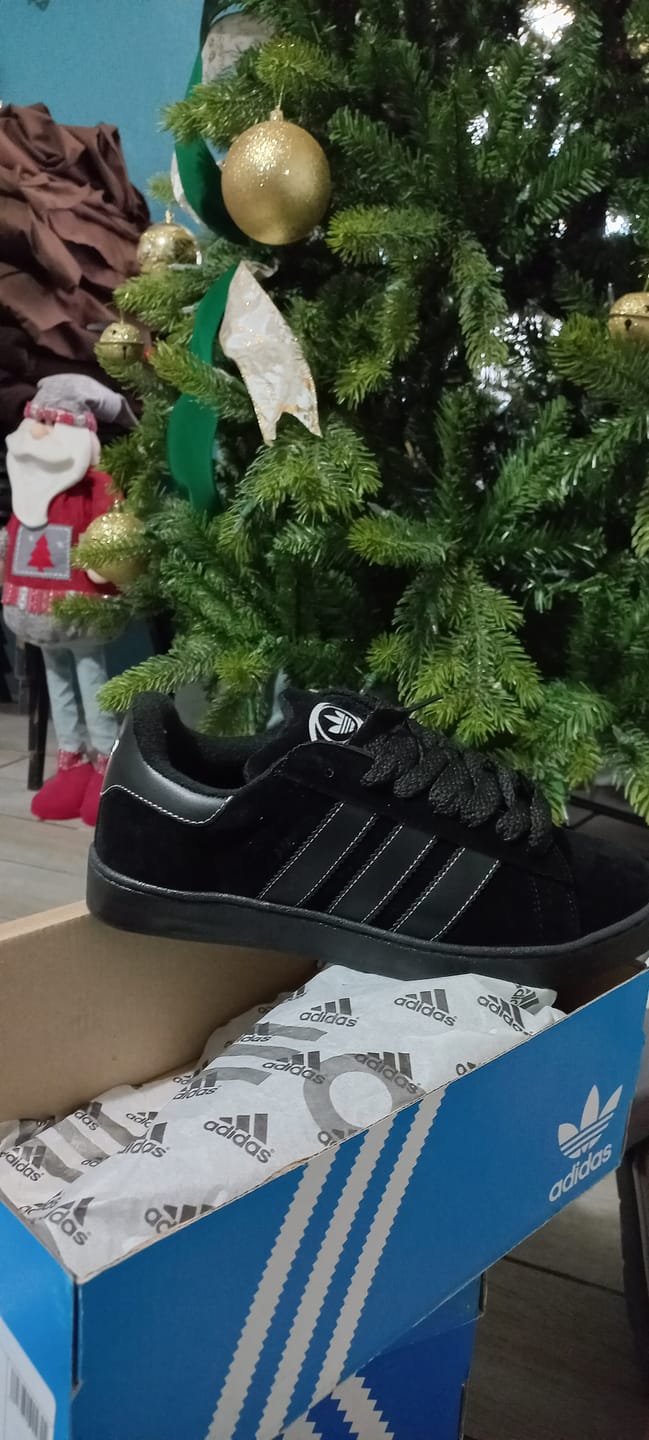 Customer photo review of Tenis Campus Negro Total