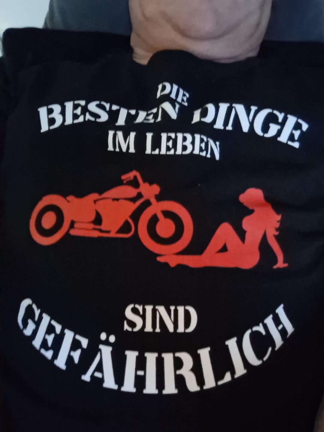 Customer photo review of Gefährlich - Premium T-Shirt