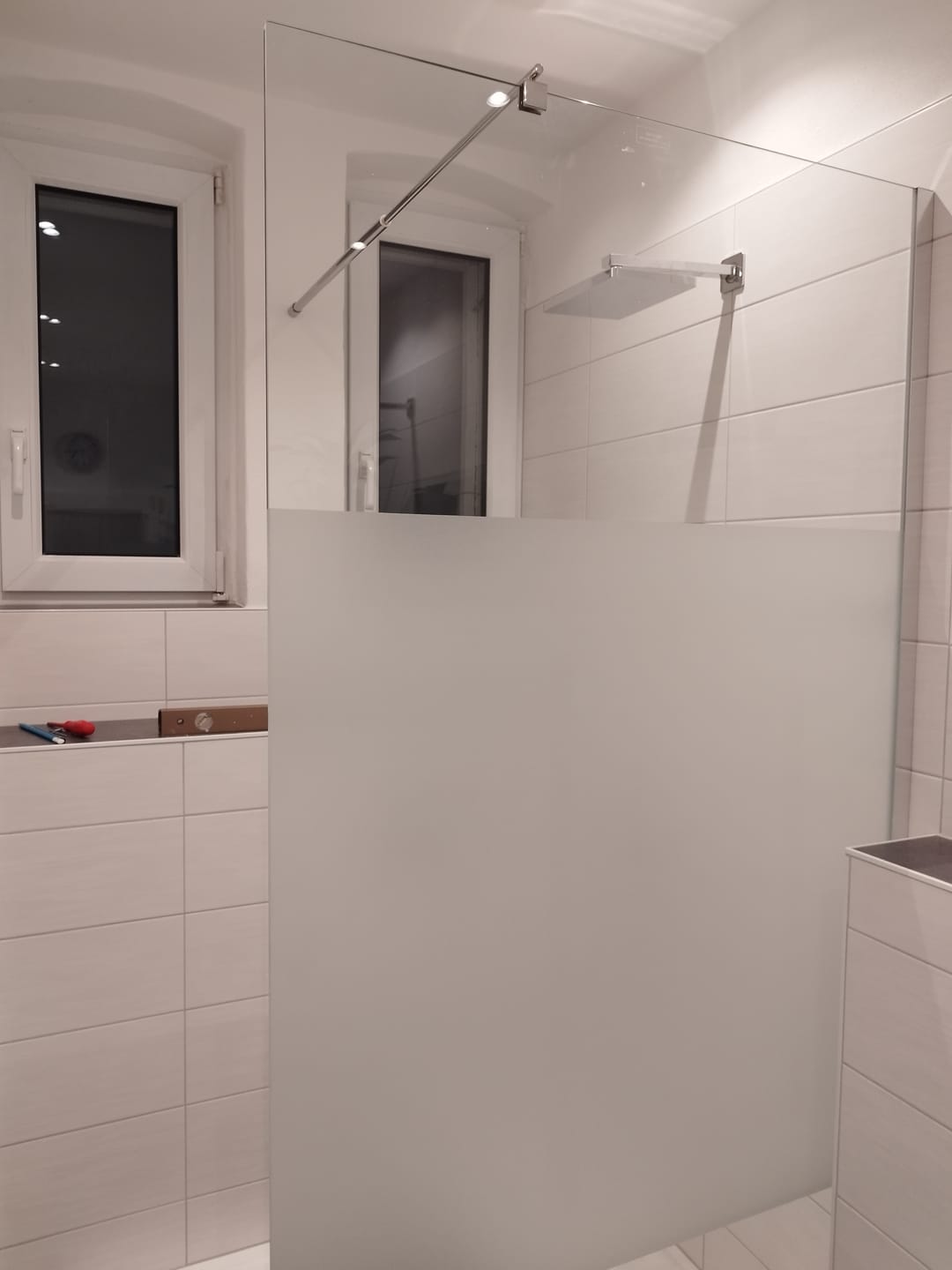 Customer photo review of SONNI Walk In Dusche Duschabtrennung Duschwand Nano Milchglas(teilsatiniert) Glasstärke 8/10mm Breite 70-140cm