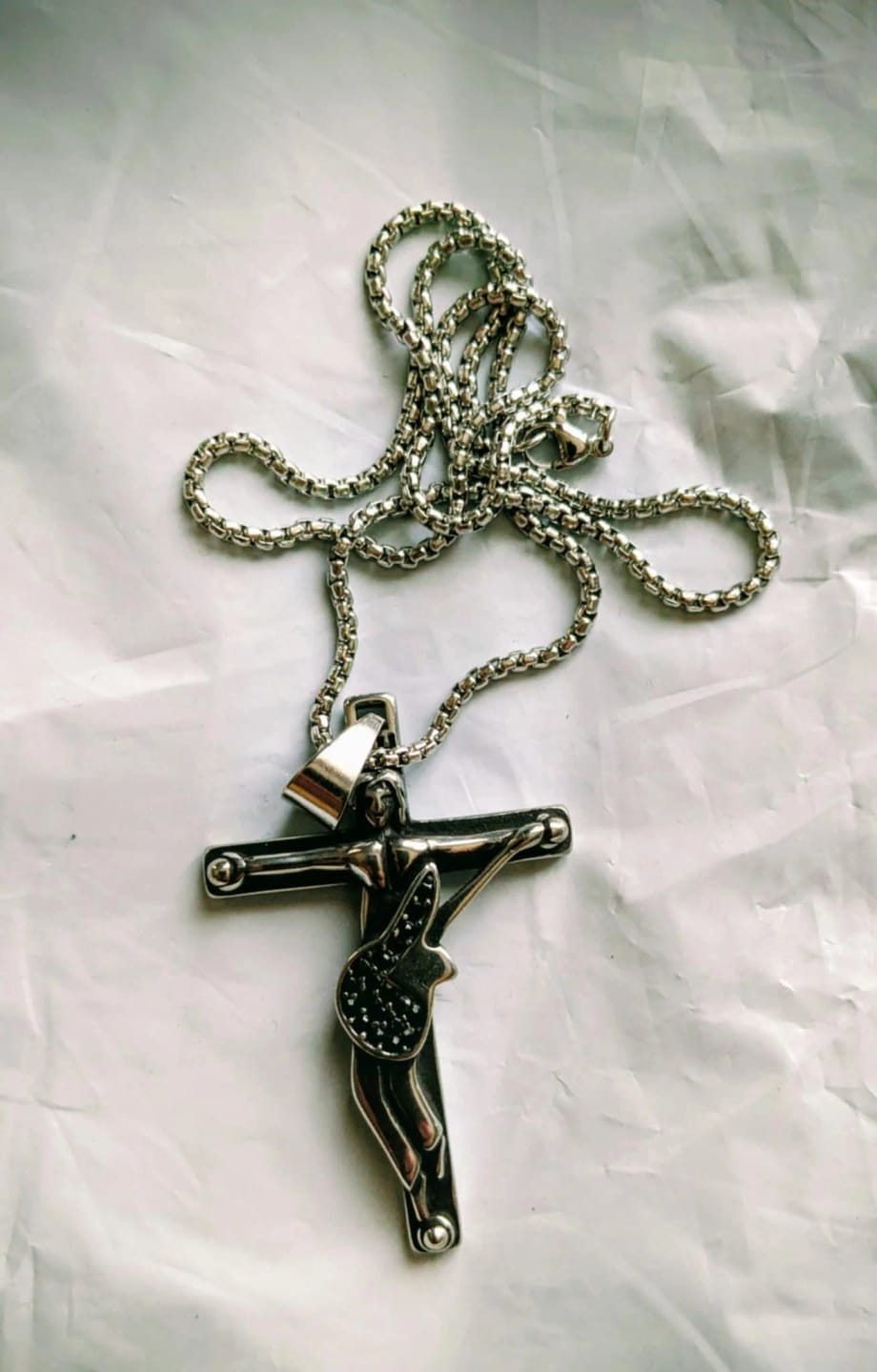 Customer photo review of Collier pendentif Johnny Hallyday Croix guitare - 6 modèles