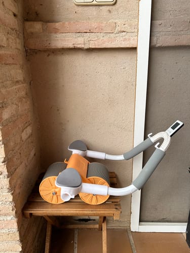 Customer photo review of Rodillo abdominal con apoyabrazos, cronometro y alfombrilla para rodillas