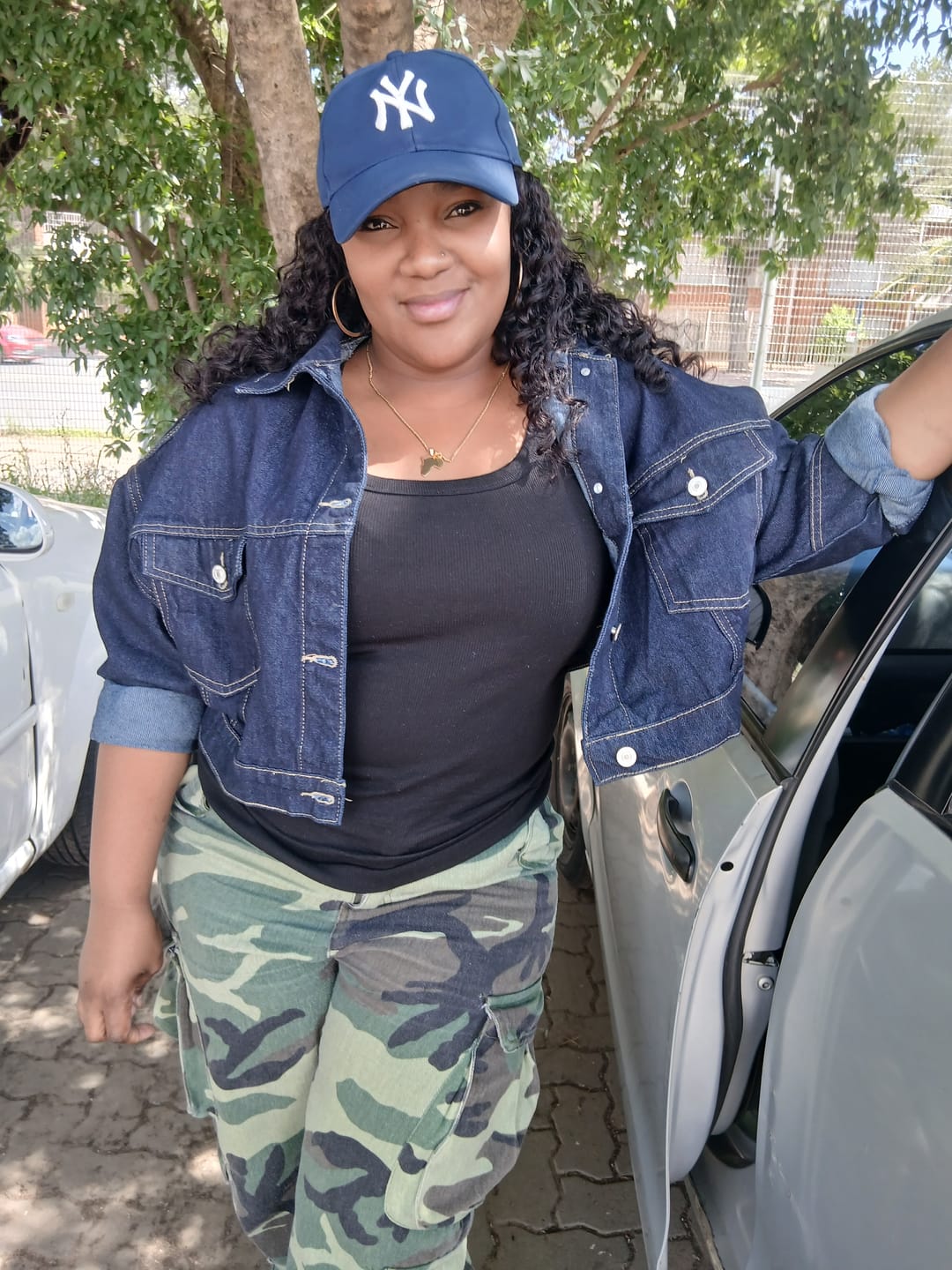 Customer photo review of Deep Weave Full Frontal 16 Inch Wig