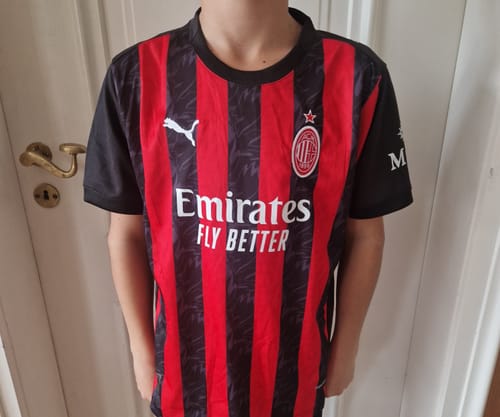 Customer photo review of Rafael Leao Milan Home New Season 2026 Jersey Trikot Maillot Soccer Shirt