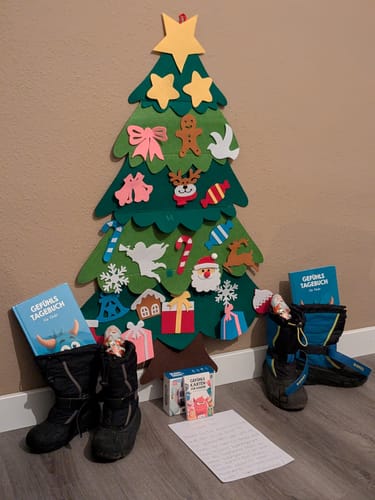 Kundenbild von zwei Gefühlstagebüchern in Winterstiefeln als festliches Nikolausgeschenk.