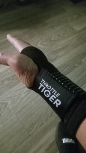 Customer photo review of Throttle Tiger Wrist Support - Ride Without Wrist Pain